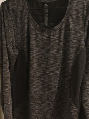 Women's Black Heather Long Sleeve Active Top